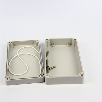Caja de unión exterior antienvejecimiento de policarbonato PC Material UV estabilizado 158 * 90 * 40mm